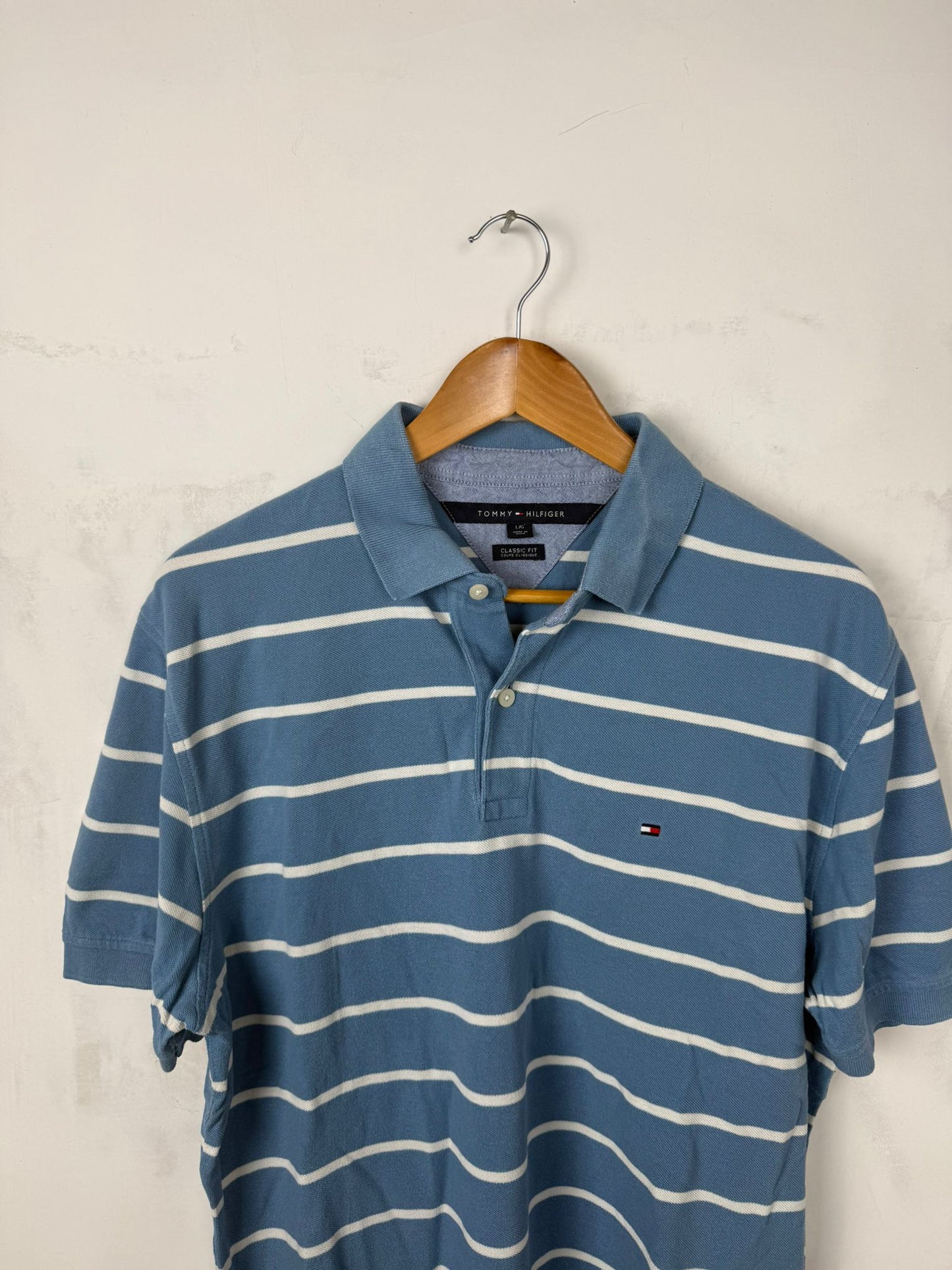 Tommy Hilfiger Polo a Righe Celeste Polvere e Bianche – L